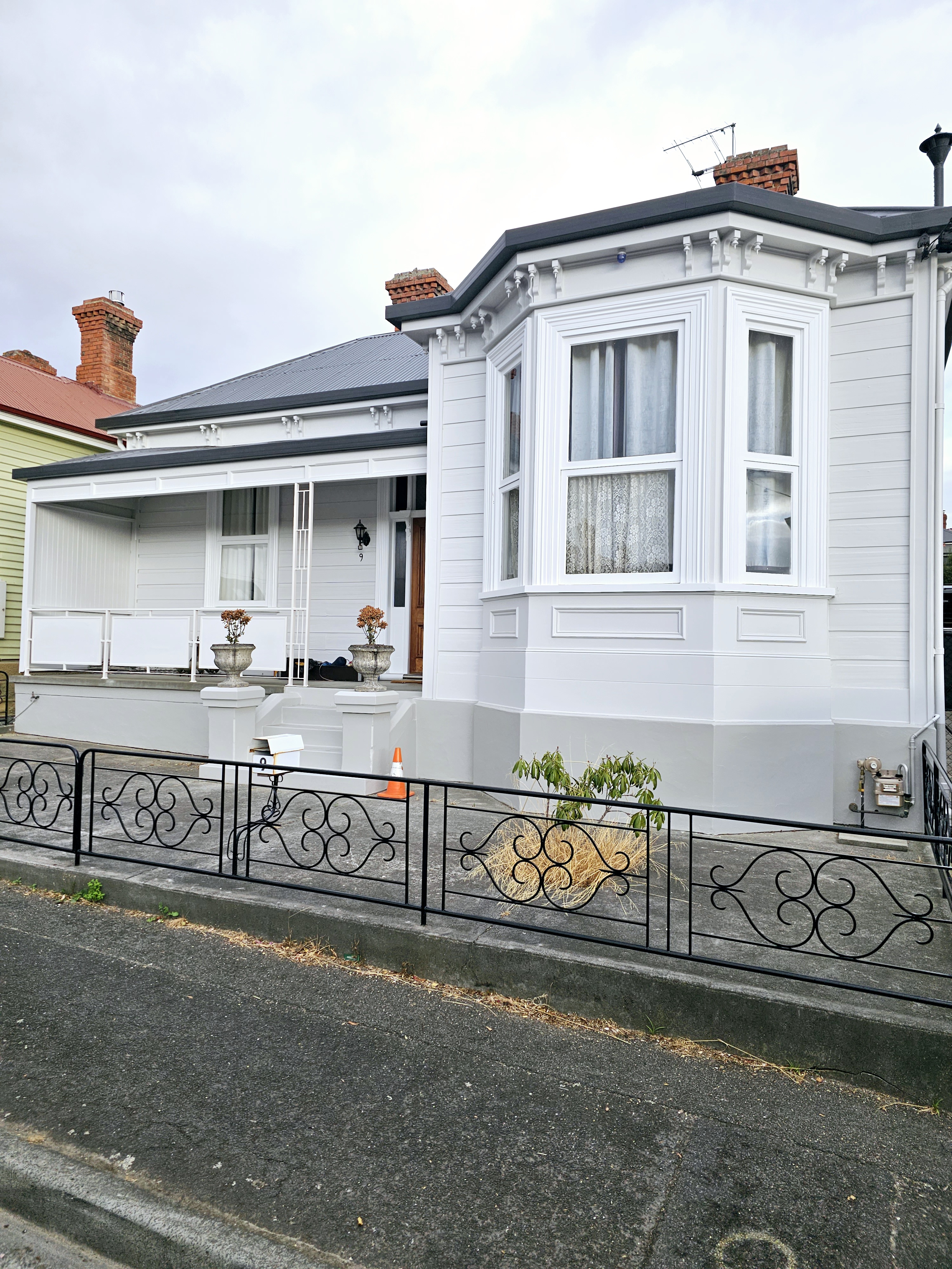 painted weatherboard house in hobart by wolfes painting